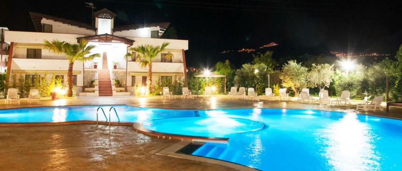 Suite Hotel Dominicus Grisolia Extérieur photo